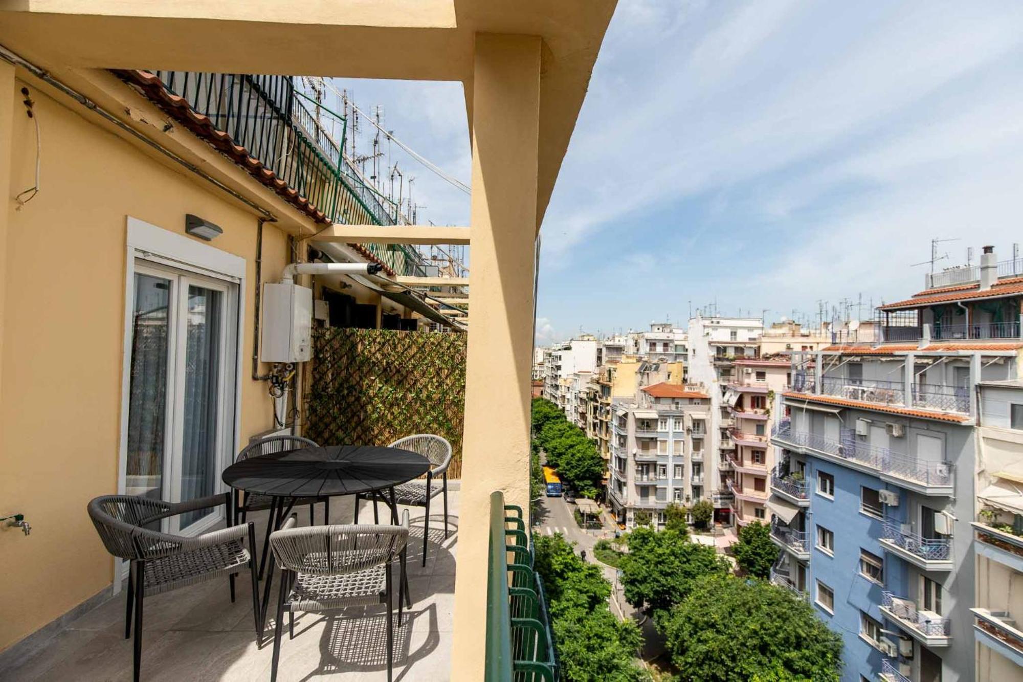 Urban Jungle Apartment Thessaloniki Exterior photo